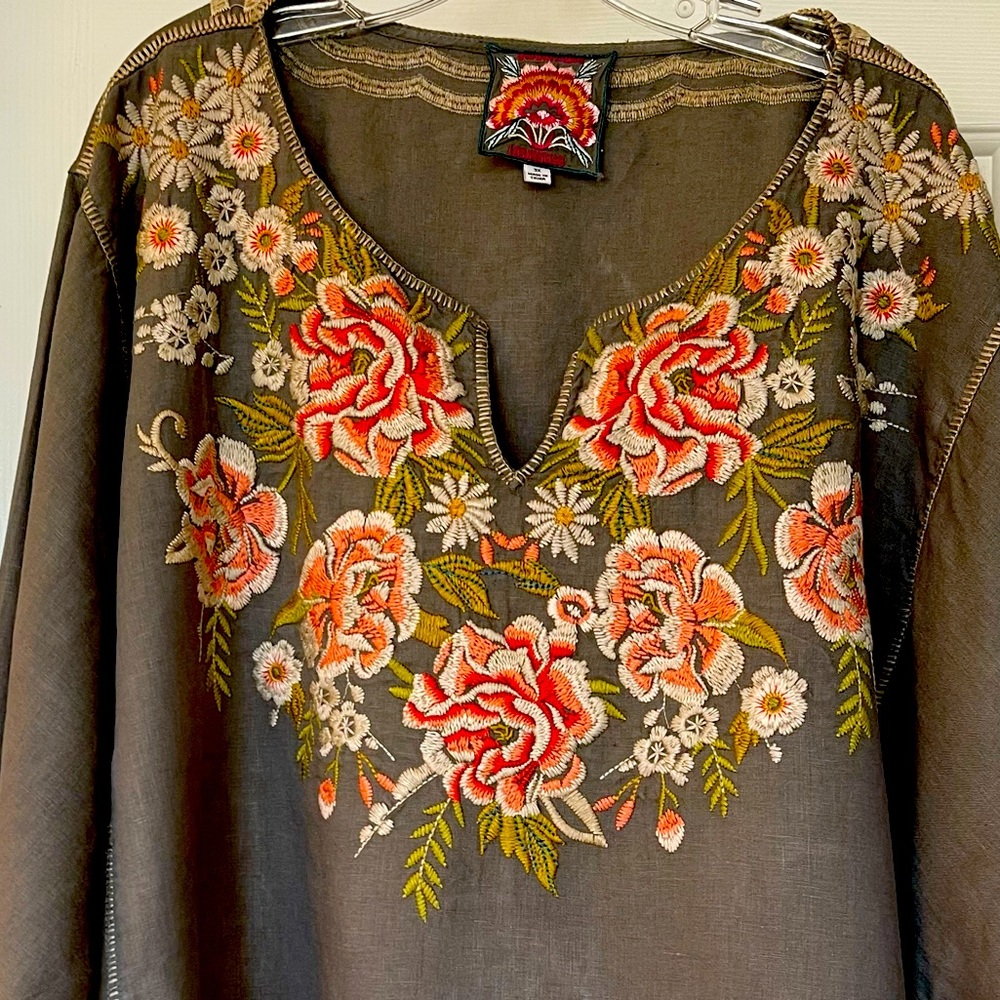Johnny Was linen tunic in a size 3X, length 32”.